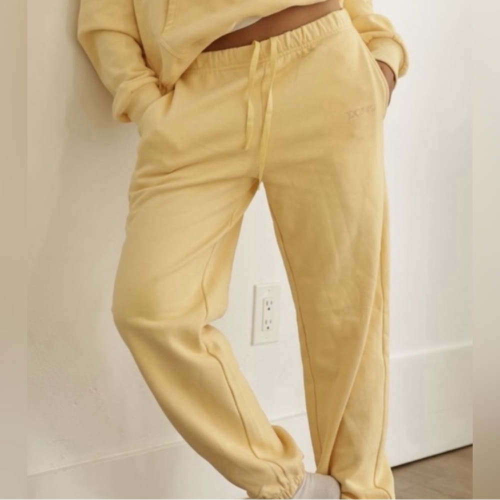 PARKE BUTTER YELLOW SET - Picture 3 of 4